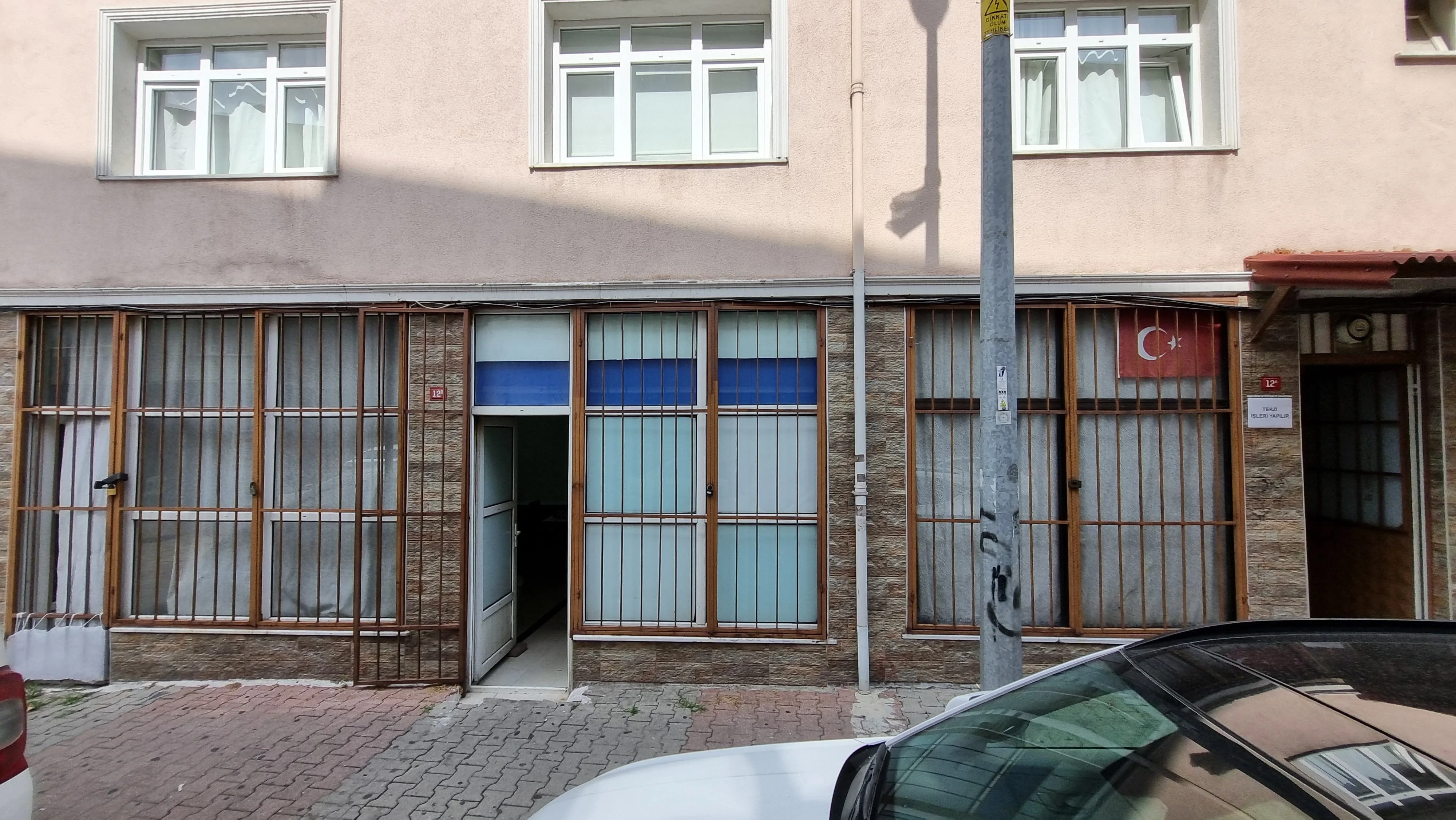 Ati Konfeksiyon Dükkan Girişi